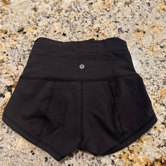 Lulu lemon Align high rise shorts 2” - Picture 2 of 4